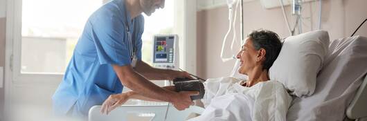 G1232292965%20-%20Nurse%20taking%20pulse%20of%20patient%20-%20ULcom-HEADER-2400x1600