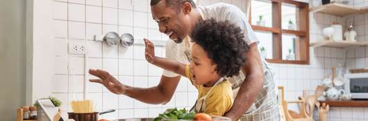 G1237702412-Father_and_son_cooking-ULcom-HEADER-2400x1600